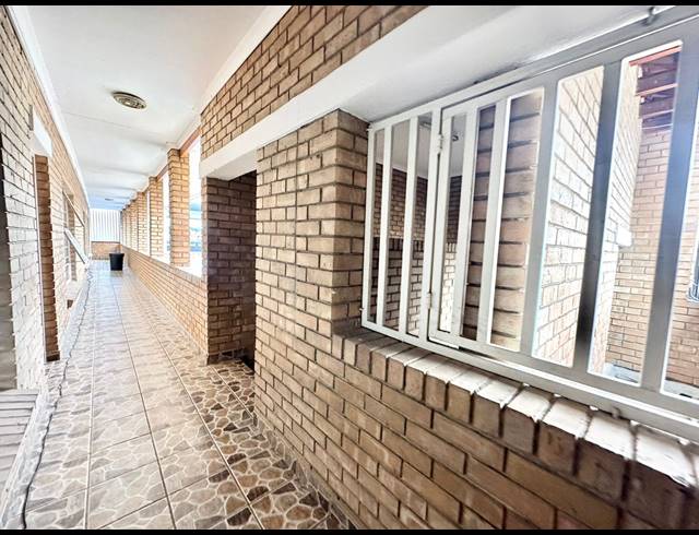 1,400M² BUSINESS CENTRE FOR SALE IN ANNADALE
